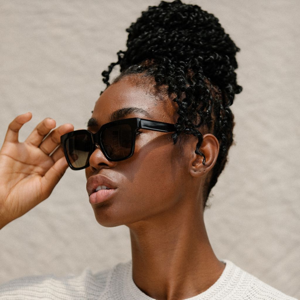 visible:Channel has a oval face shape, wide face width, low nose bridge:black #color_Black Lava with Polarized Gray Gradient Lenses