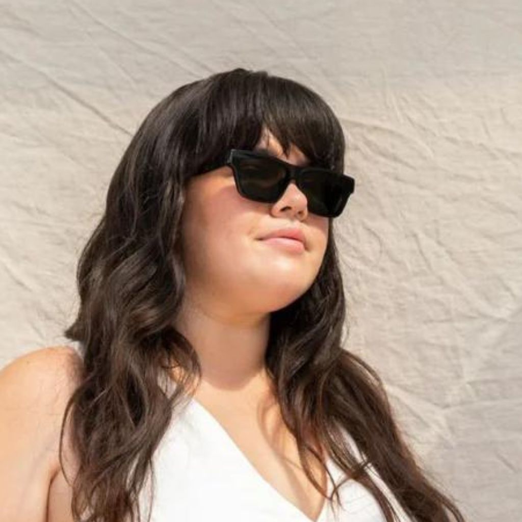 visible:Jessica has a round face shape, extra wide face width, med nose bridge:black #color_Hilo Mist with Gray Nylon Non-polarized Lenses