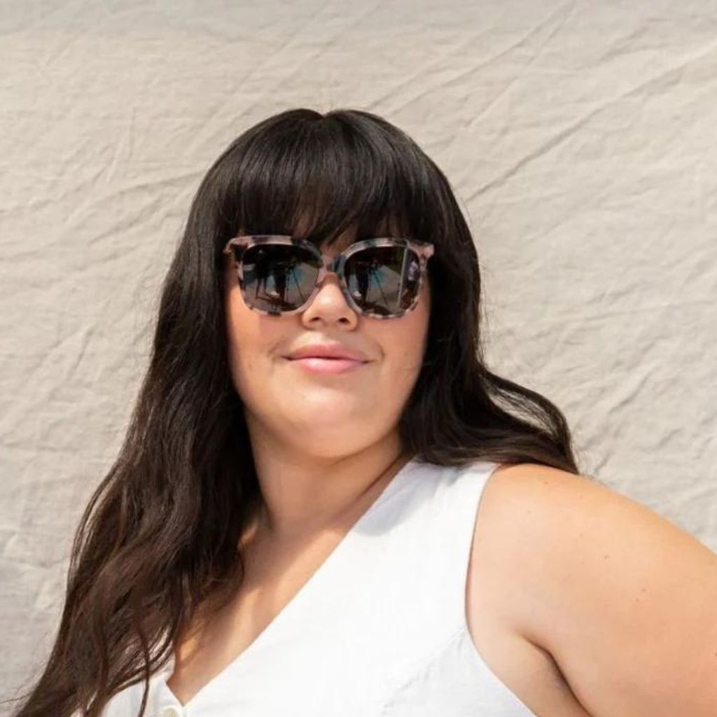 visible:Jessica has a round face shape, extra wide face width, med nose bridge:black #color_Cherry Blossom Tortoise with Polarized Tan Lenses