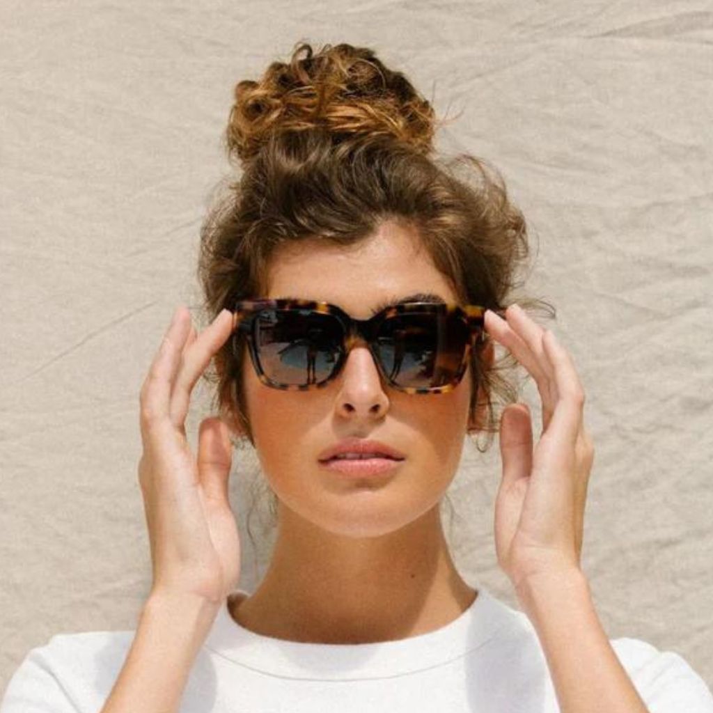 visible:Jordyn has a square face shape, med width, tall nose bridge:black #color_Sienna Tortoise with Polarized Tan Gradient Lenses