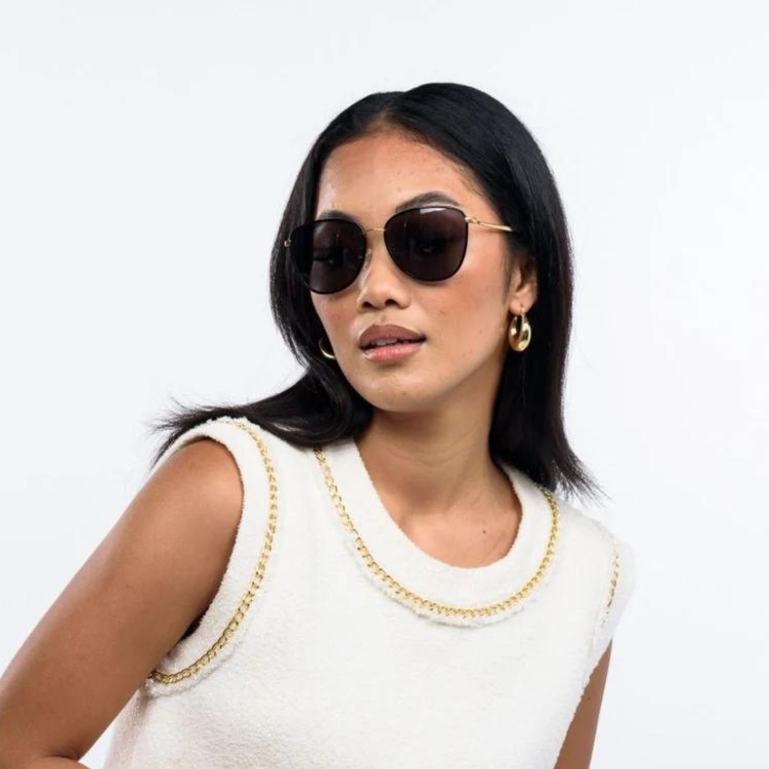 visible:Angeleyh has a square face shape, med face width, med skin tone with warm undertones:black #color_Black Jade with Polarized Gray Lenses