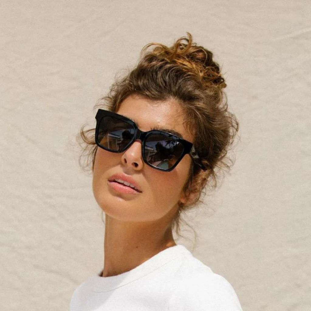 Hana Black Lava Model 1 #color_Black Lava with Polarized Gray Lenses