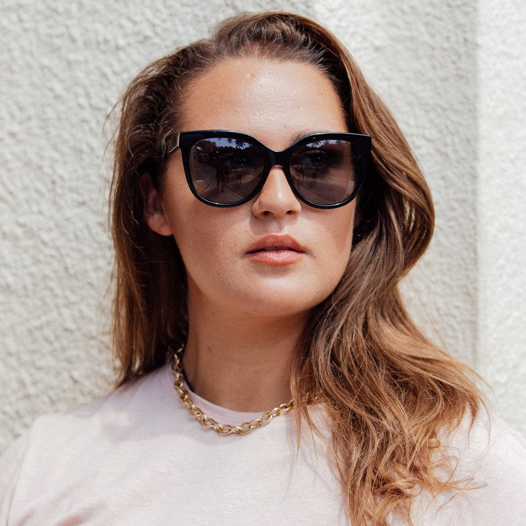 visible:Elizabeth has an oval face, tall nose bridge, wide face width, med skin with cool undertones:black #color_Black Lava with Polarized Gray Lenses