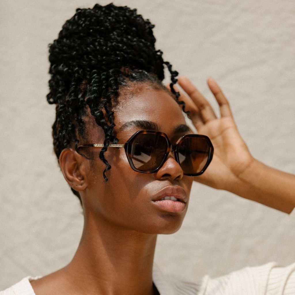 visible:Channel has a oval face shape, wide face width, low nose bridge:black #color_Tiger Eye Tortoise with Polarized Tan Gradient Lenses