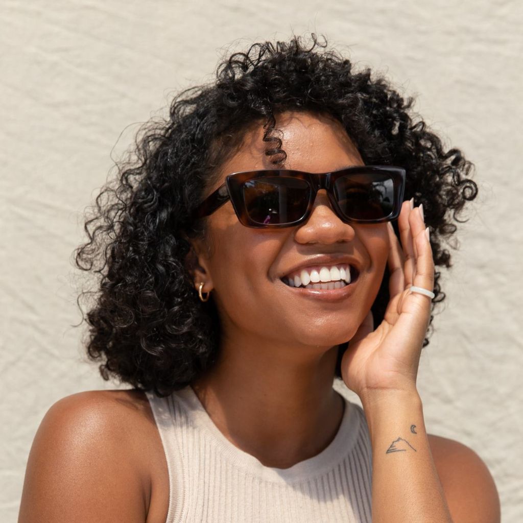 visible:Abcde has a square face shape, wide width, low nose bridge #color_Tiger Eye Tortoise with Polarized Tan Lenses