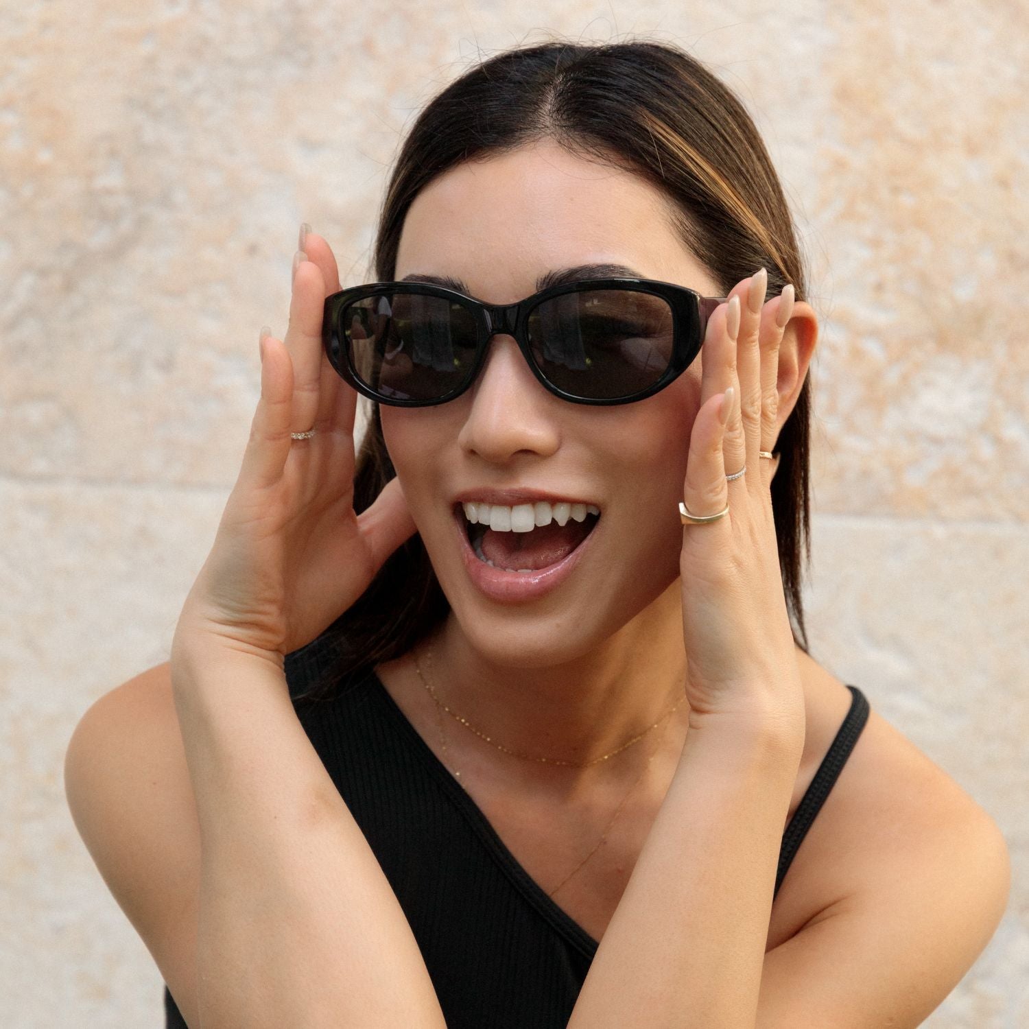 #color_Black Lava Puka ContourBridge™ with Polarized Gray Lenses