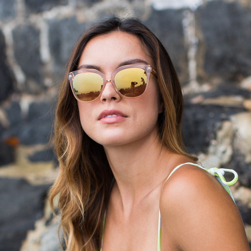 visible:Cherokee has a square face, med nose bridge and face shape, med skin with neutral undertones #color_Guava Mimosa with Polarized Gold Mirrored Lenses