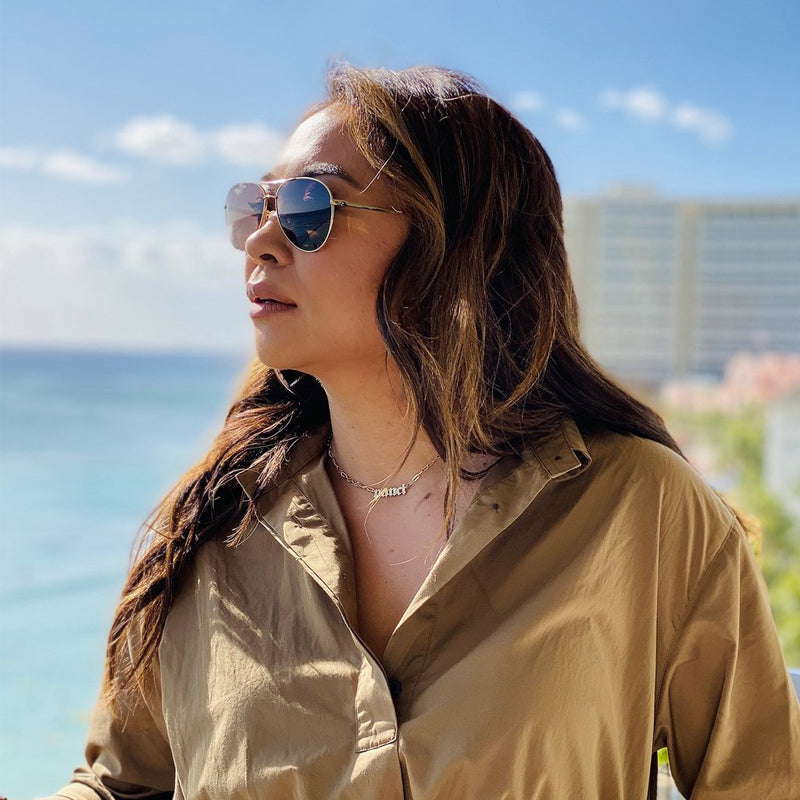 visible:Crystal has a heart face, extra low nose bridge, wide face width, med skin with warm undertones #color_Glossy Gold with Polarized Gray Lenses