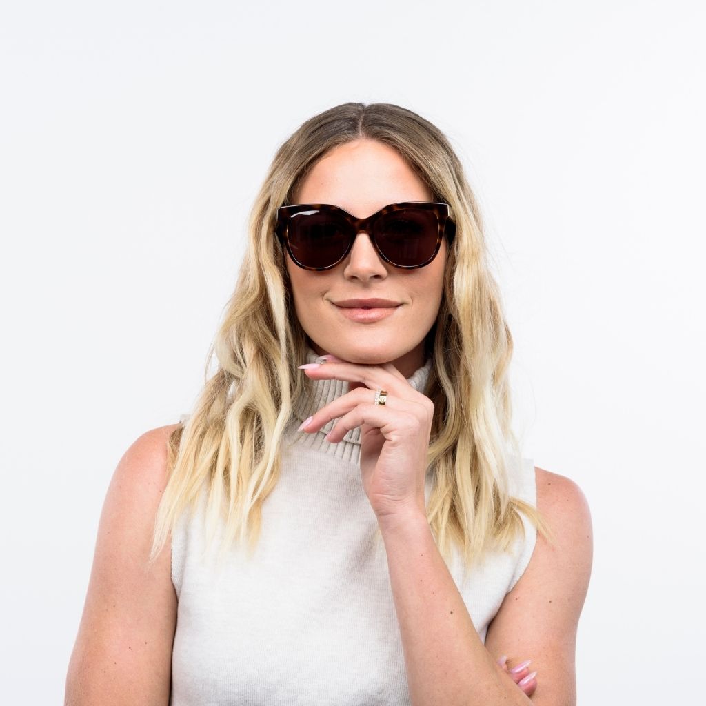 visible:Jenna has an oval face, med face width, light skin tone with cool undertones:black #color_Amber Tortoise with Polarized Tan Lenses